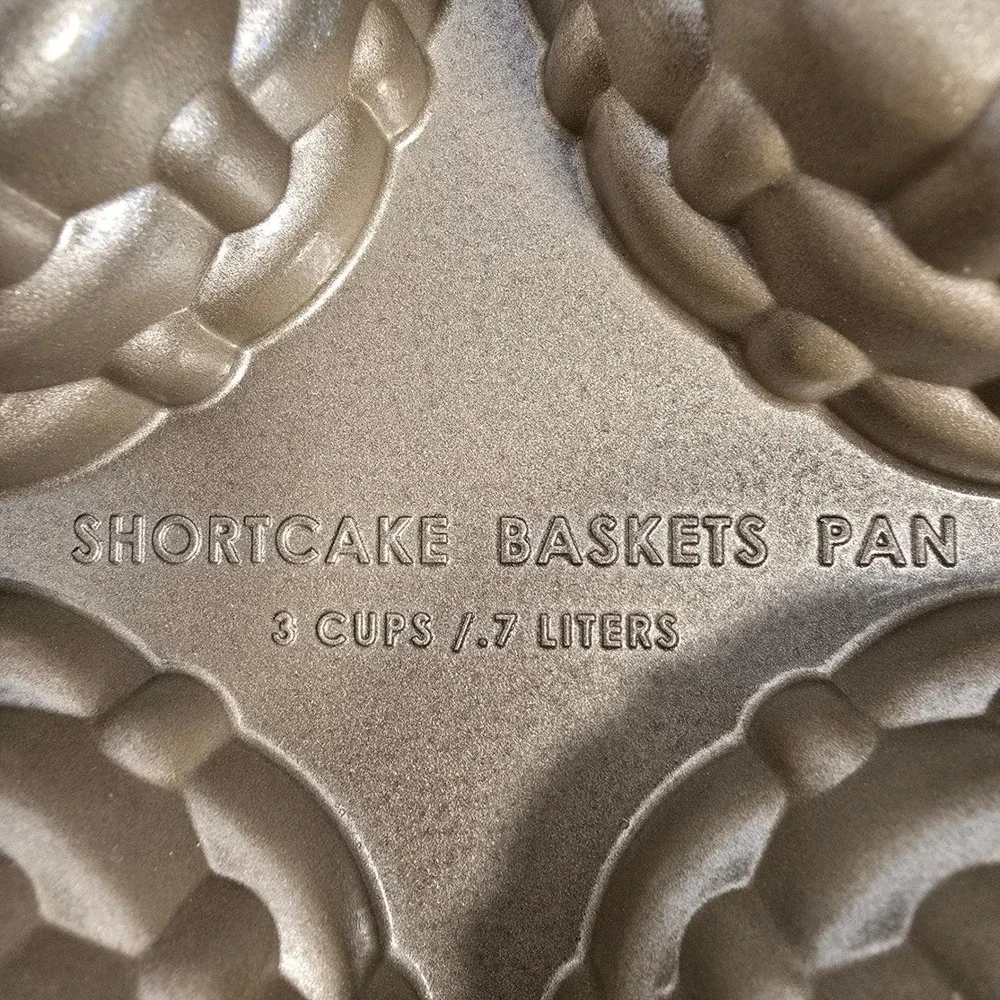 NEW Fancy‎ Nordic Ware Shortcake Baskets Pan Cast Aluminum 6 Cake Non-Stick Gold